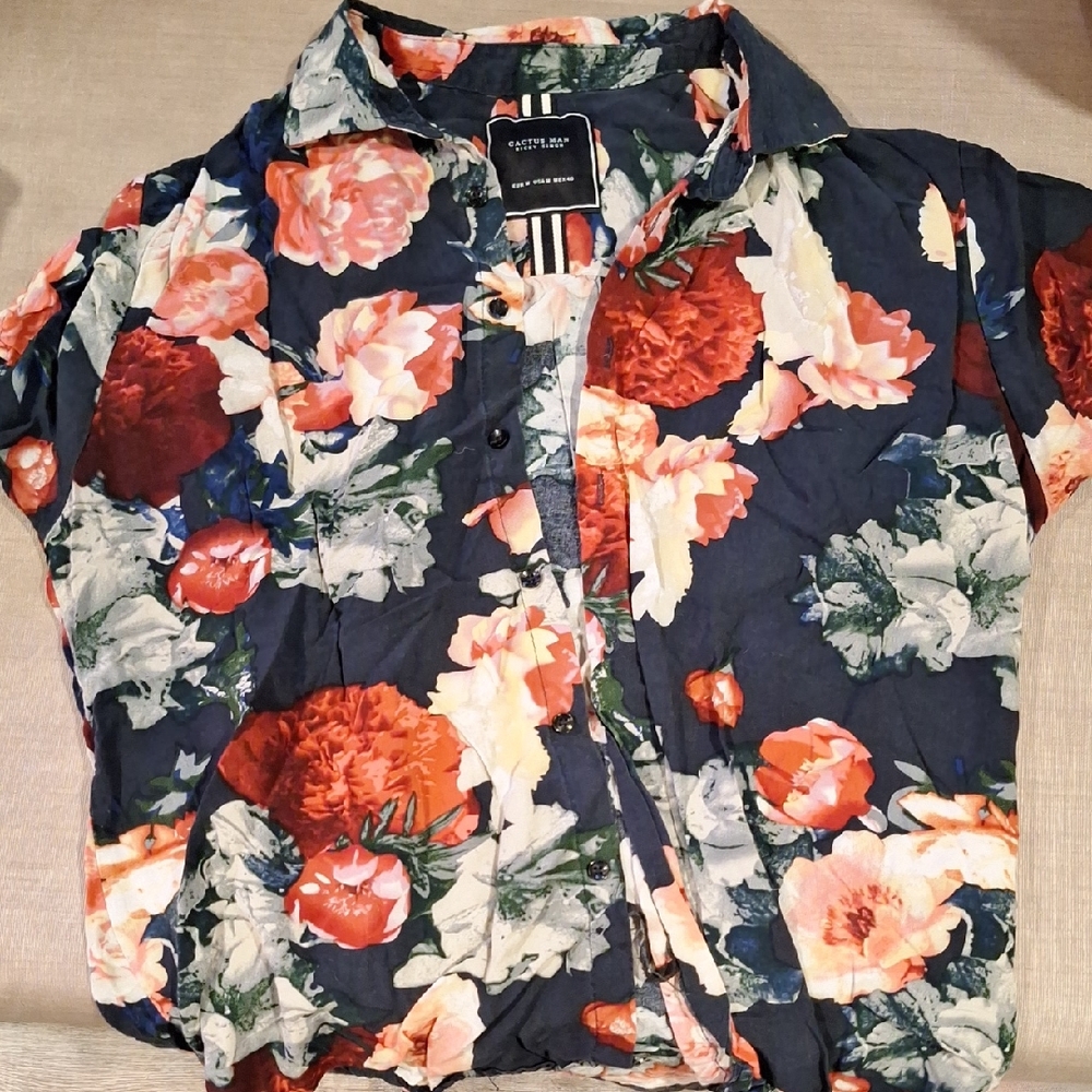 Cactus Man Ricky Singh Floral Navy Button Down Short Sleeve Shirt M